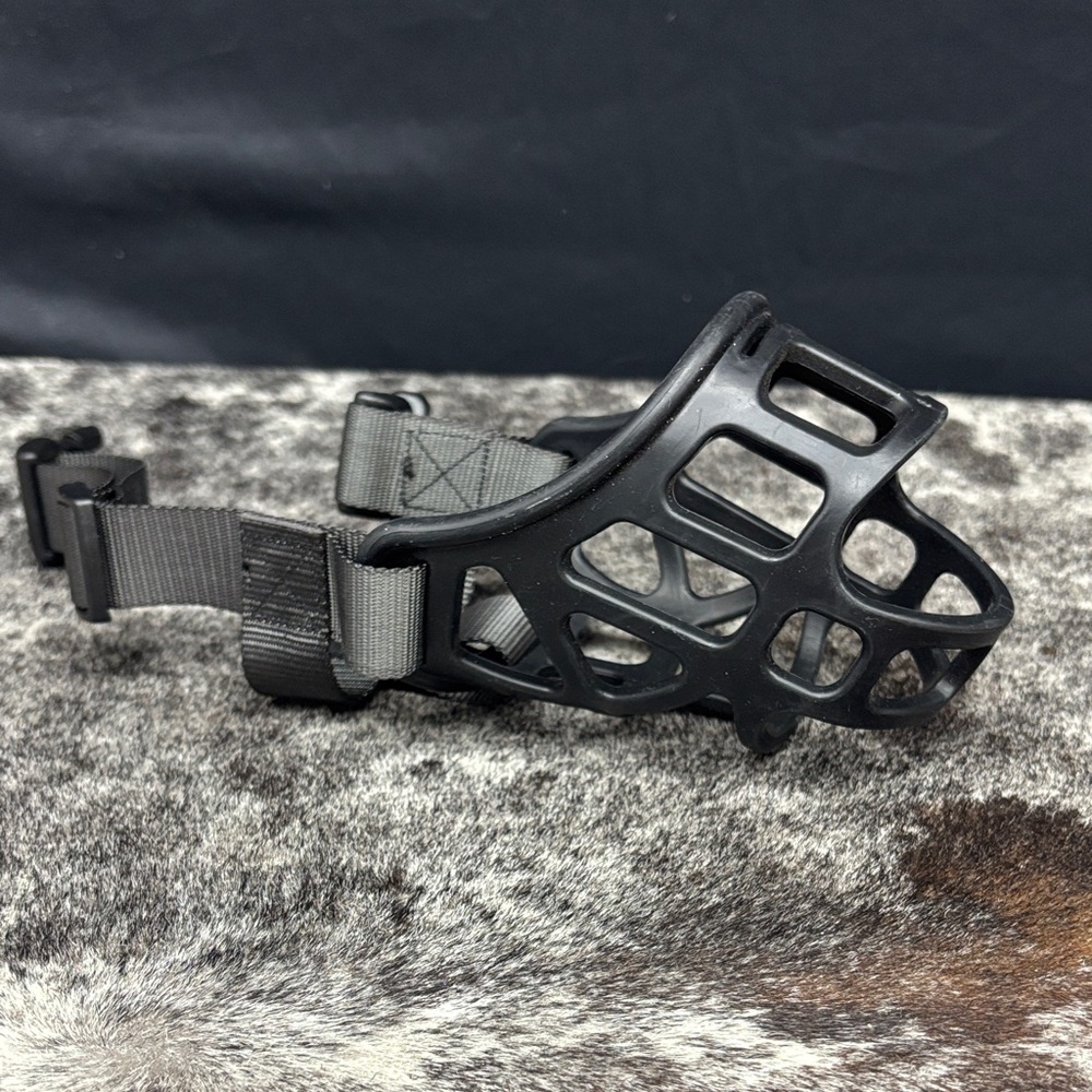 Black Tactical Dog Muzzle with Adjustable Straps for Small/Medium dogs